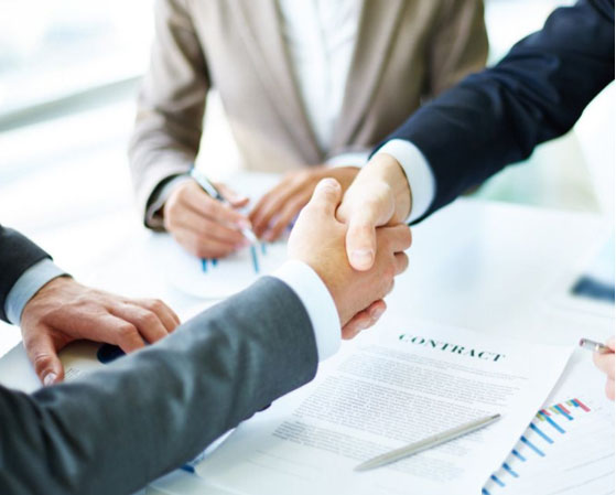 在多工位冷鐓機的設計和制造中，如何考慮生產效率和加工精度的平衡？有哪些優化措施和技術？